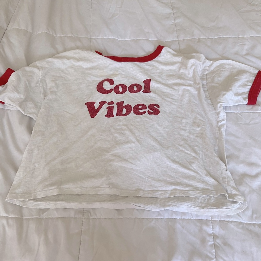 “Cool vibes” cropped tee